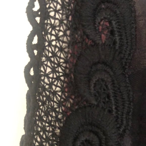 Sleeveless top. - Picture 3 of 10